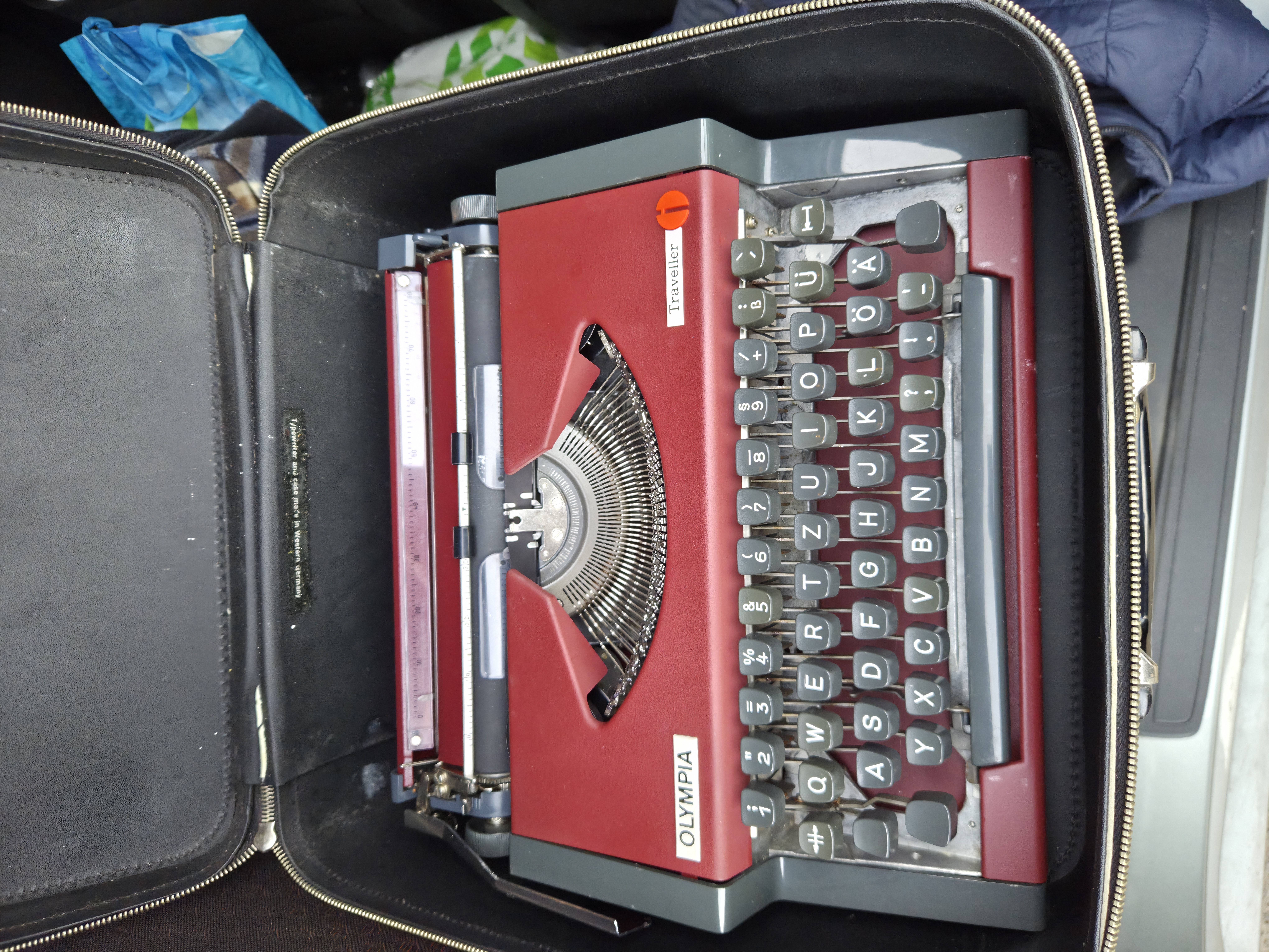 typewriter, olimpia, traveller